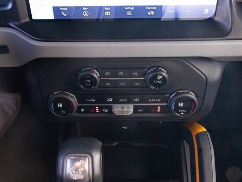 Used 2023 Ford Bronco Badlands image 15