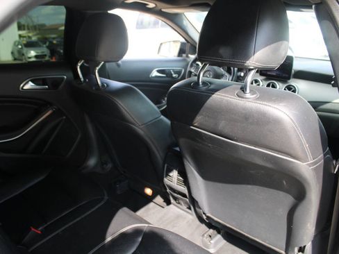 Used 2019 Mercedes-Benz GLA 250 4MATIC image 9