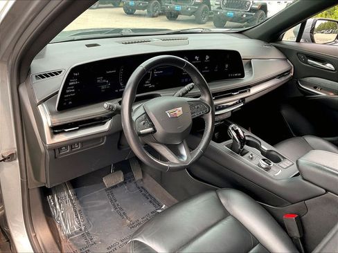 Used 2024 Cadillac XT4 Premium Luxury AWD/4WD image 8