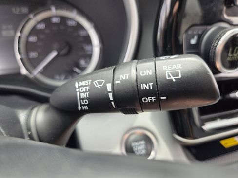Used 2024 Toyota Highlander XLE AWD/4WD image 30