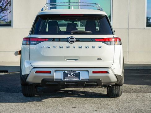 Used 2024 Nissan Pathfinder SL image 5