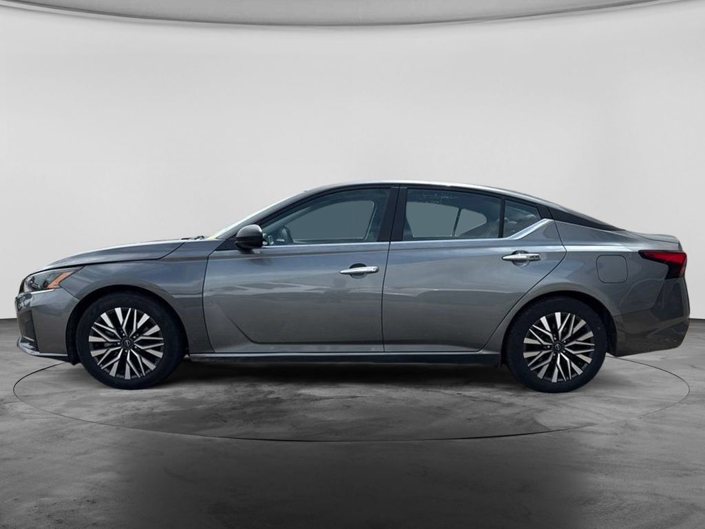Used 2025 Nissan Altima 2.5 SV FWD image 7