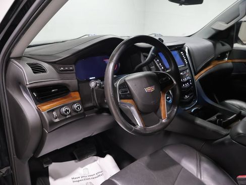 Used 2017 Cadillac Escalade Luxury AWD/4WD image 14