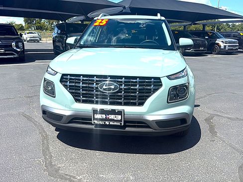 Used 2025 Hyundai Venue SEL FWD image 5