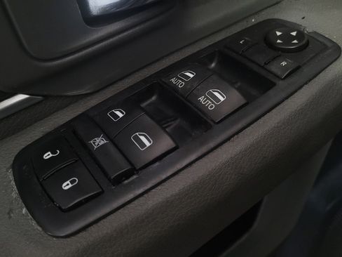 Used 2016 RAM 1500 Classic SLT RWD image 27