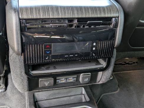 Used 2024 Jeep Wagoneer Series III image 18