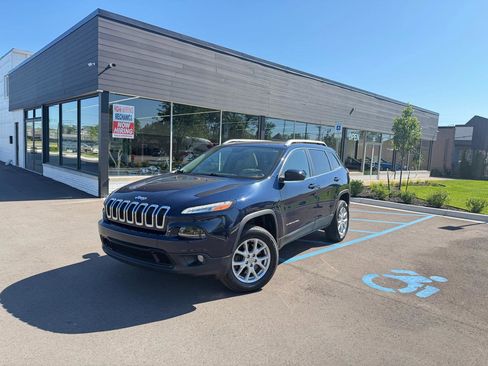 Used 2015 Jeep Cherokee Latitude w/ Comfort/Convenience Group AWD/4WD image 1