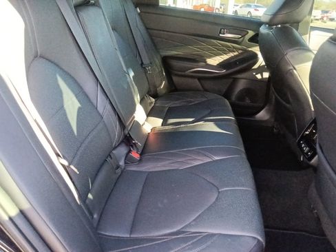 Used 2021 Toyota Avalon Limited image 30