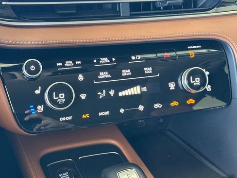 Used 2023 INFINITI QX60 Sensory w/ Vision Package AWD/4WD image 19
