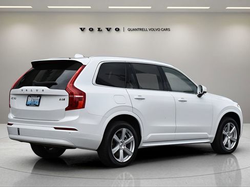 Used 2023 Volvo XC90 B5 Core w/ Protection Package Premier image 4