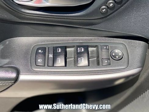 Used 2019 Jeep Cherokee Limited w/ Technology Group AWD/4WD image 14