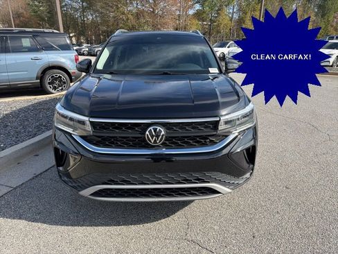 Used 2024 Volkswagen Taos SE w/ Panoramic Sunroof Package image 3