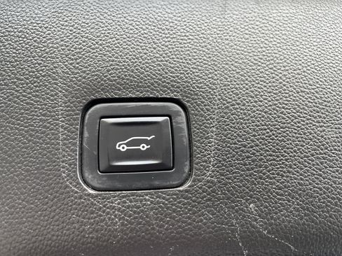 Used 2018 Chevrolet Traverse Premier w/ LPO, Floor Liner Package AWD/4WD image 31
