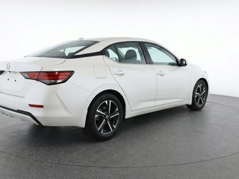 Used 2025 Nissan Sentra SV FWD image 9