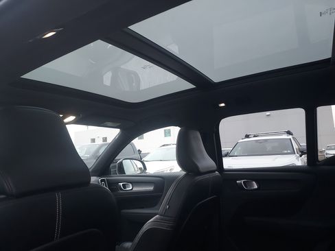 Used 2021 Volvo XC40 P8 Recharge image 21