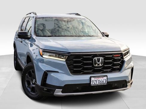 Used 2024 Honda Pilot TrailSport image 2