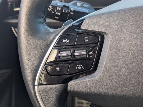 Used 2023 Kia Niro SX Touring image 19
