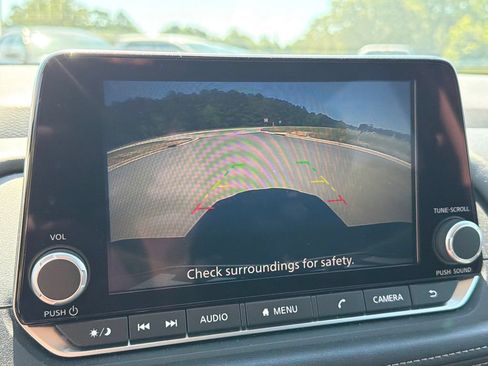 Used 2025 Nissan Rogue SV FWD image 29