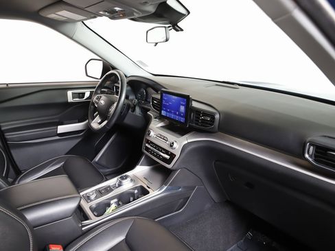 Used 2021 Ford Explorer XLT image 8