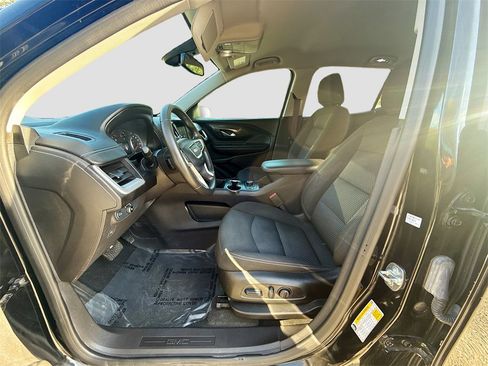 Used 2024 GMC Terrain SLE w/ Driver Convenience Package image 19