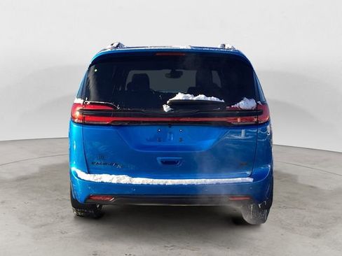 New 2026 Chrysler Pacifica Select image 5