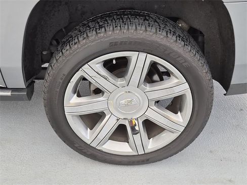 Used 2020 Cadillac Escalade ESV Premium Luxury image 11
