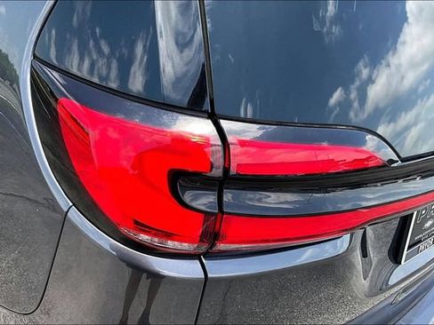 Used 2023 Chrysler Pacifica Touring-L FWD image 23