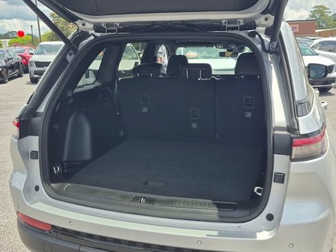 Used 2025 Jeep Grand Cherokee Altitude AWD/4WD image 4