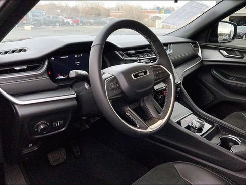 Used 2025 Jeep Grand Cherokee L Altitude image 13