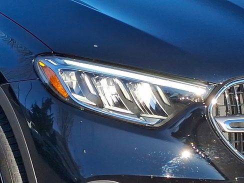 Used 2025 Mercedes-Benz GLC 350e 4MATIC image 9