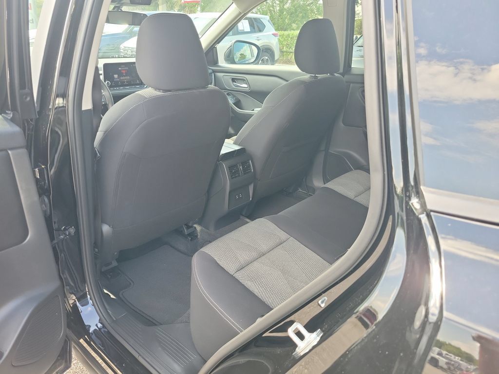 Certified 2026 Nissan Rogue SV AWD/4WD image 10