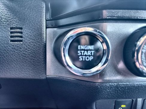 Used 2019 Toyota Tacoma TRD Off-Road w/ Technology Package AWD/4WD image 17