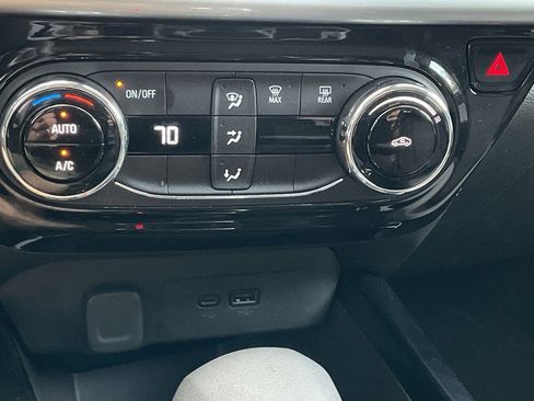 Used 2025 Chevrolet Trax LT image 33