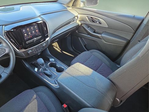Used 2023 Chevrolet Traverse LT image 13
