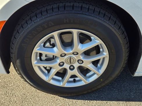 Used 2022 Chrysler Pacifica Touring-L FWD image 13