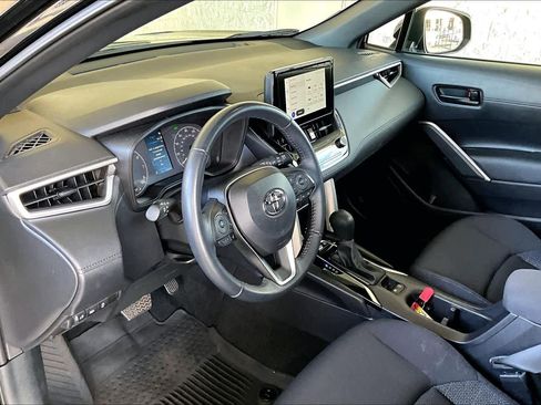 Used 2024 Toyota Corolla Cross SE image 17