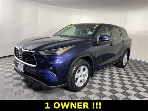 Used 2022 Toyota Highlander LE image 4