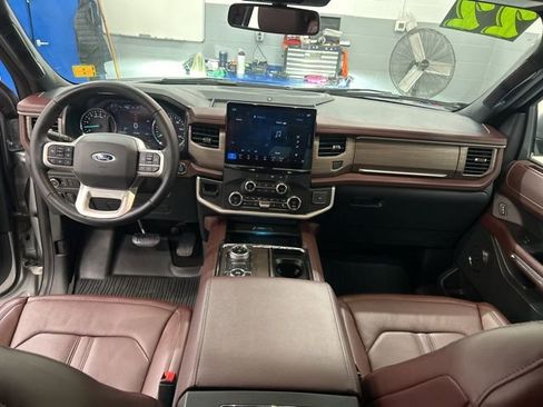 Used 2022 Ford Expedition Limited image 12