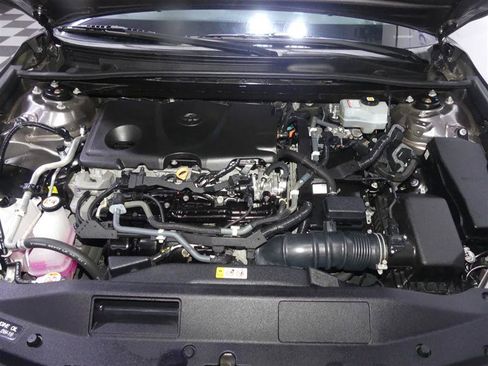 Used 2022 Toyota Camry SE w/ Cold Weather Package FWD image 12