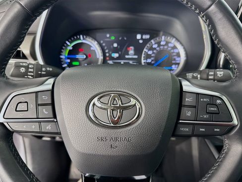 Used 2021 Toyota Highlander XLE image 16