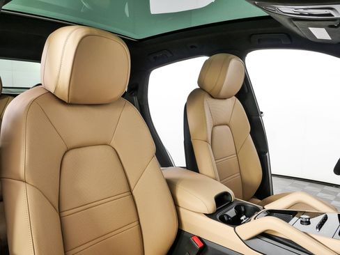 New 2026 Porsche Cayenne GTS AWD/4WD image 25