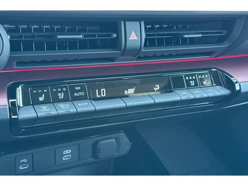 New 2026 Toyota Prius Plug-In Hybrid FWD image 22