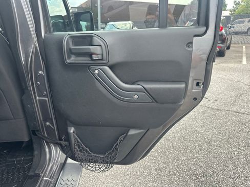Used 2016 Jeep Wrangler Unlimited Sahara AWD/4WD image 16