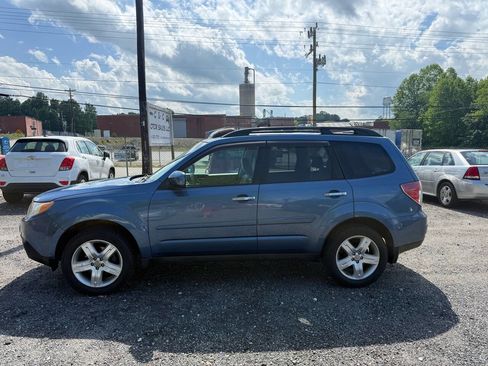 Used 2010 Subaru Forester 2.5X Premium w/ Popular Equipment Group 1A AWD/4WD image 2