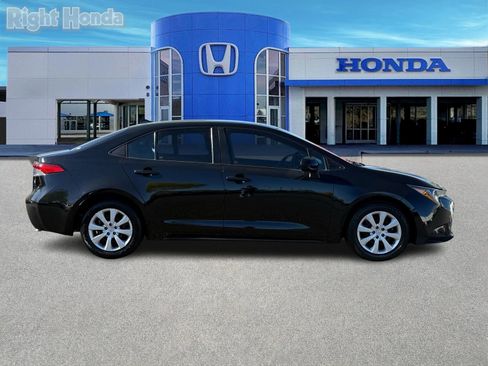 Used 2023 Toyota Corolla LE image 9