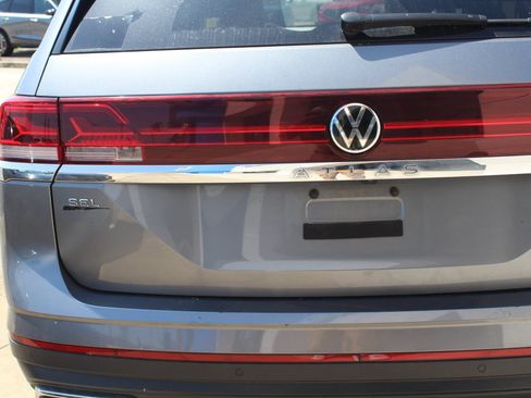 Used 2024 Volkswagen Atlas SEL AWD/4WD image 4