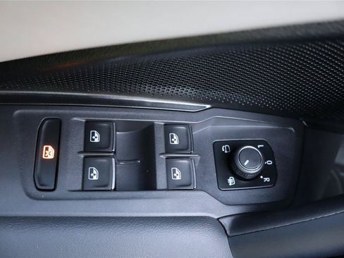 Certified 2025 Volkswagen Tiguan SEL R-Line AWD/4WD image 14