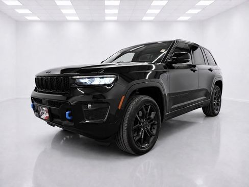 Used 2023 Jeep Grand Cherokee 30th Anniversary AWD/4WD image 12