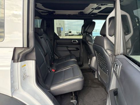 Used 2025 Ford Bronco Badlands image 17
