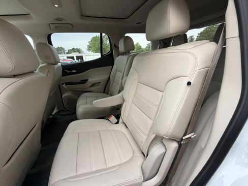 Used 2023 GMC Acadia Denali w/ Denali Technology Package FWD image 10
